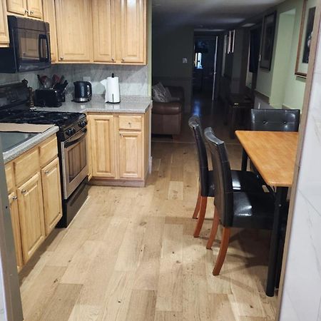 Two Bedroom Few Blocks From The Beach And Tropicana Casino アトランティックシティー エクステリア 写真